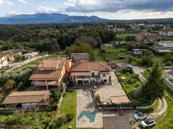 Casa Bi/Trifamiliare in Residenziale