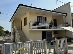 Casa Bi/Trifamiliare in Residenziale