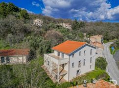 Casa Bi/Trifamiliare in Residenziale