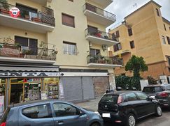 Negozio/Locale commerciale in Commerciale