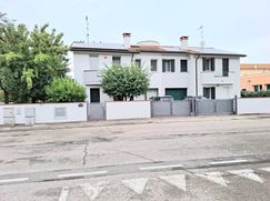 Casa Bi/Trifamiliare in Residenziale