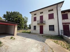 Casa Bi/Trifamiliare in Residenziale