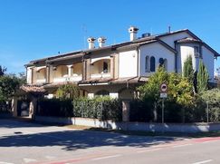 Casa Bi/Trifamiliare in Residenziale