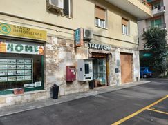 Attività/Licenza (con o senza mura) in Commerciale