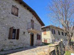 Casa Bi/Trifamiliare in Residenziale