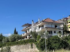 Casa Bi/Trifamiliare in Residenziale