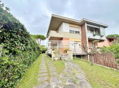 Casa Bi/Trifamiliare in Residenziale