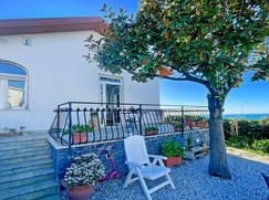 Casa Bi/Trifamiliare in Residenziale