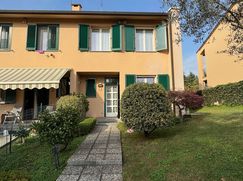 Casa Bi/Trifamiliare in Residenziale