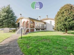 Casa Bi/Trifamiliare in Residenziale