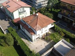 Casa Bi/Trifamiliare in Residenziale