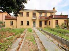 Casa Bi/Trifamiliare in Residenziale