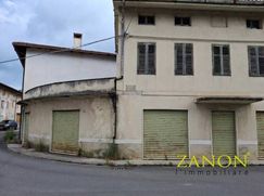 Casa Bi/Trifamiliare in Residenziale