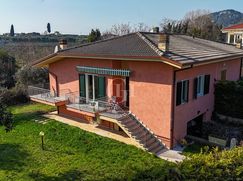 Casa Bi/Trifamiliare in Residenziale