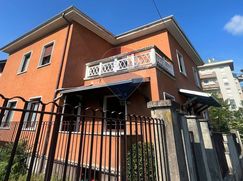 Casa Bi/Trifamiliare in Residenziale