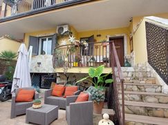 Casa Bi/Trifamiliare in Residenziale