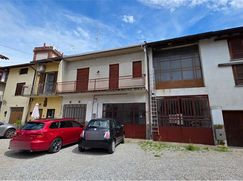 Casa Bi/Trifamiliare in Residenziale