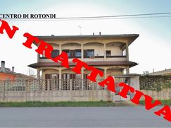 Casa Bi/Trifamiliare in Residenziale