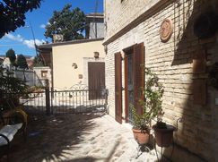 Casa Bi/Trifamiliare in Residenziale