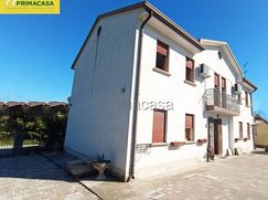 Casa Bi/Trifamiliare in Residenziale