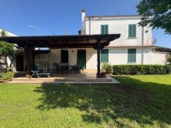 Casa Bi/Trifamiliare in Residenziale