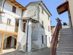 Casa Bi/Trifamiliare in Residenziale