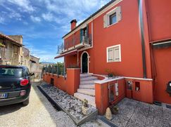 Casa Bi/Trifamiliare in Residenziale