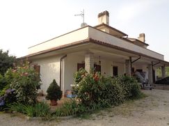 Casa Bi/Trifamiliare in Residenziale