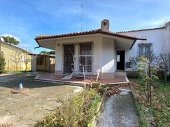 Casa Bi/Trifamiliare in Residenziale