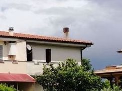 Casa Bi/Trifamiliare in Residenziale