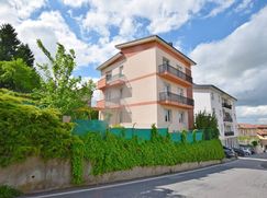 Casa Bi/Trifamiliare in Residenziale