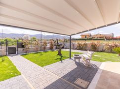 Casa Bi/Trifamiliare in Residenziale