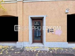 Negozio/Locale commerciale in Commerciale