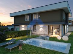 Casa Bi/Trifamiliare in Residenziale