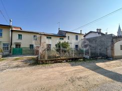 Casa Bi/Trifamiliare in Residenziale