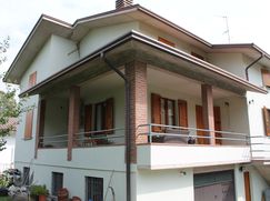 Casa Bi/Trifamiliare in Residenziale