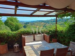 Casa Bi/Trifamiliare in Residenziale