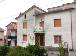 Casa Bi/Trifamiliare in Residenziale