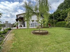 Casa Bi/Trifamiliare in Residenziale