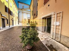 Negozio/Locale commerciale in Commerciale