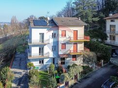 Casa Bi/Trifamiliare in Residenziale