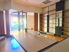 Negozio/Locale commerciale in Commerciale