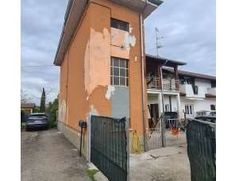 Casa Bi/Trifamiliare in Residenziale