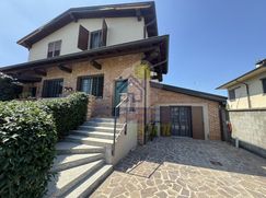 Casa Bi/Trifamiliare in Residenziale