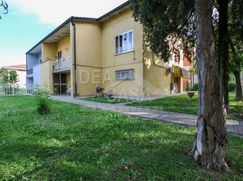 Casa Bi/Trifamiliare in Residenziale
