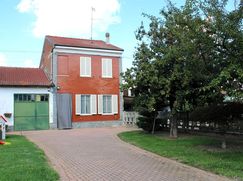 Casa Bi/Trifamiliare in Residenziale