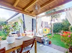Casa Bi/Trifamiliare in Residenziale