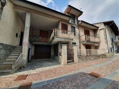 Casa Bi/Trifamiliare in Residenziale