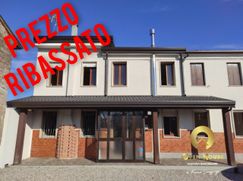 Casa Bi/Trifamiliare in Residenziale