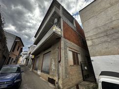 Casa Bi/Trifamiliare in Residenziale